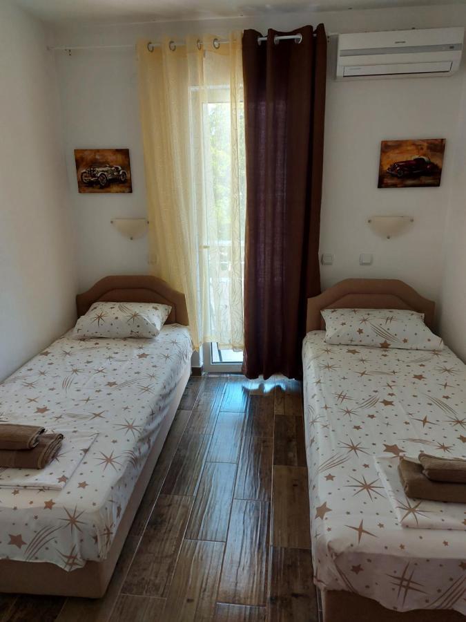 Villa Lyudmila 尤塔哈 外观 照片